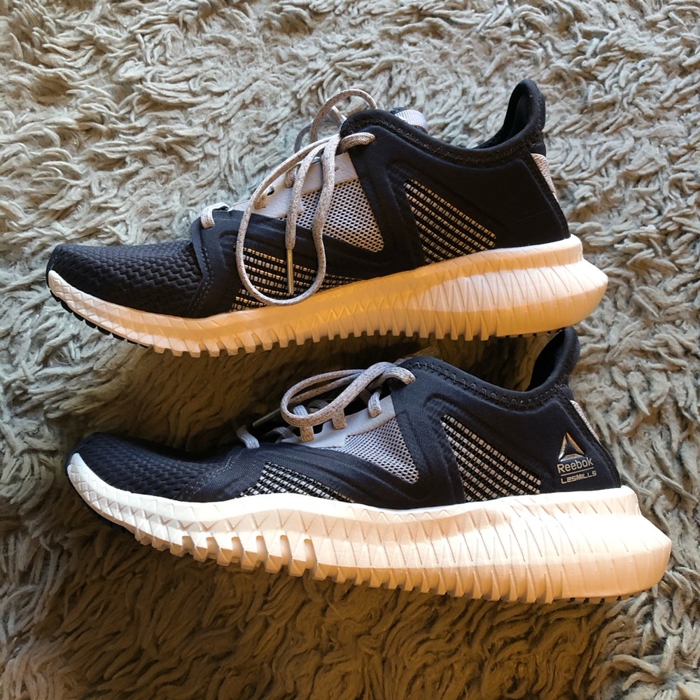 Reebok Les Mills Flexagons Size 9.5 Navy White